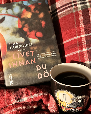 Boken Livet innan du dör och kaffe på sängen i Förfadermugg
