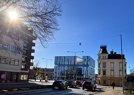 Kontrasternas hus runt Vaksala torg