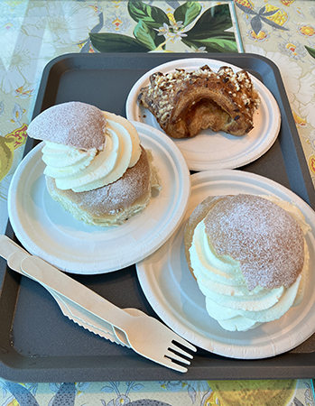 Två semlor och en wienerkam