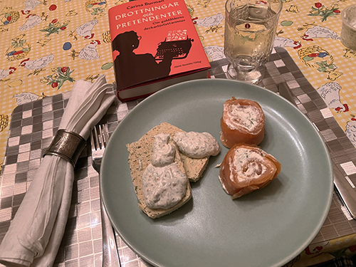 Fredagsmiddag laxpaté och laxrullar vitt vin