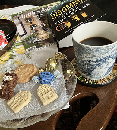 Kvällsfika med kakor och godis