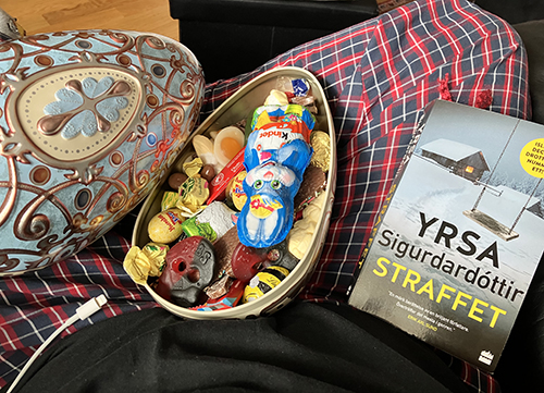Innehållet i mitt påskägg och boken Straffet