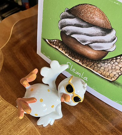 Påskkyckling med lagad fot vid Slemlakortet