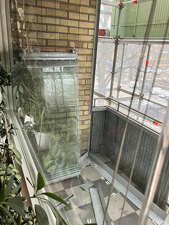 Nedtagen inglasning på balkongen