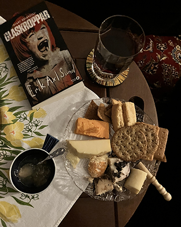 Ostassiett Benanti Etna Rosso boken Glaskroppar