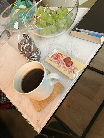 Kaffe o lördagsgodis från Marias choklad hemma på Rådstugugatan