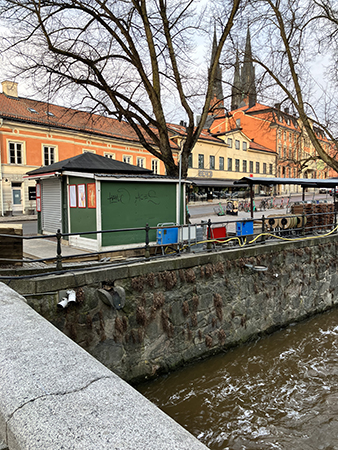 Glasskiosken vid Fyristorg på plats