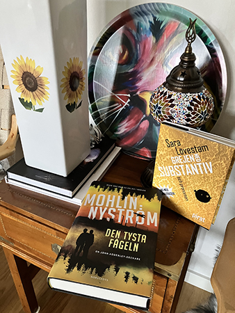 Böckerna Den tysta fågeln och Grejen med substantiv och pronomen