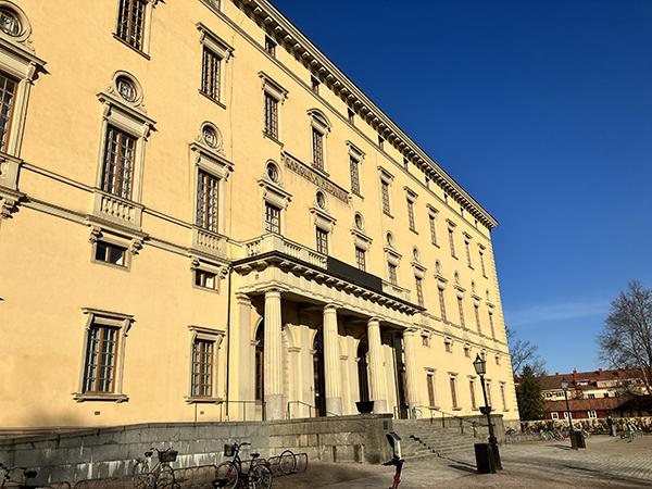 Carolina Rediviva med släckt nedräkningsklocka