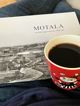 Boken Motala en bild säger mer än 1000 ord och kvällskaffe