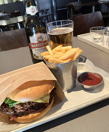 Kycklingburgare och öl hos Phil