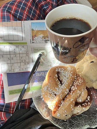 Lördagsfika med sudoku hemma