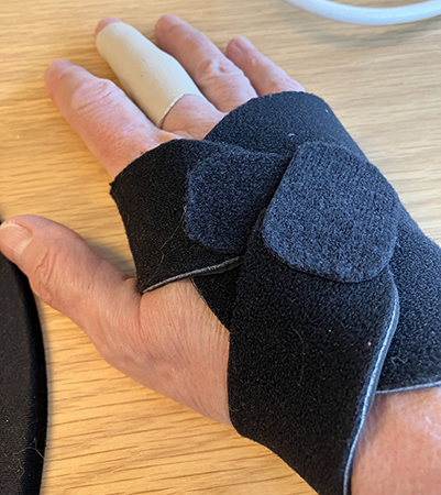 Mjukt handledsstöd och stödstrumpa för långfingret