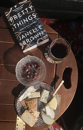 Boken Pretty things ostassiett vin och druvor