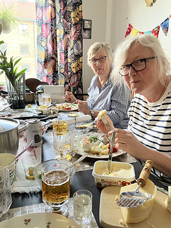 Annas snälla mamma och Anna vid sista aprilmiddagen