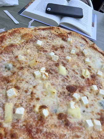 Enorm pizza på Restaurang Kåbo