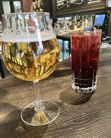 Lager och blåbärsGT på Bierhuis