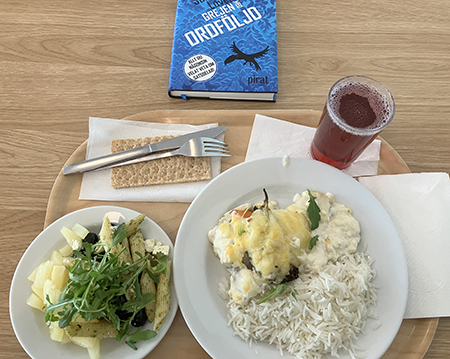 Fisklunch och boken Grejen med ordföljd