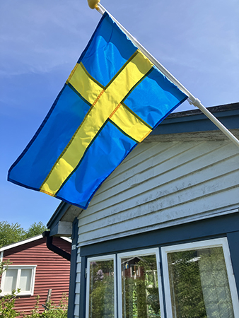 Svensk flagga på Slottsväggen