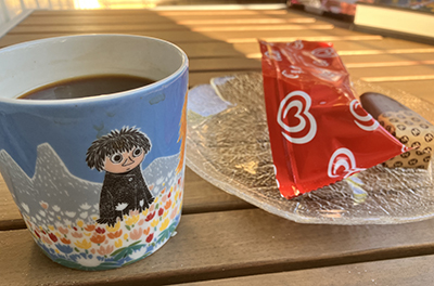 Kaffe och glass på balkongen