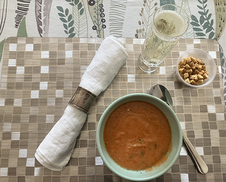 Gazpacho krutonger från Torgkassen och cava