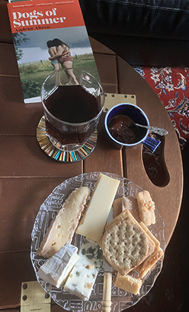 Ostassiett P Lex Reserva Sexto Sentido tomat o plommonmarmelad boekn Dogs of Summer