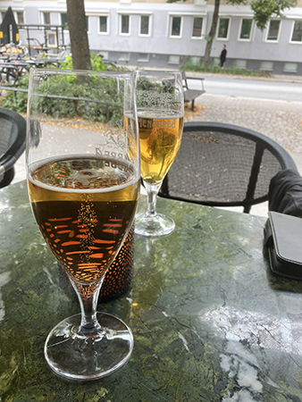 Två Krusevic på Tegels uteservering