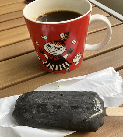 Kaffe i Lilly Mymugg och lakritsglass