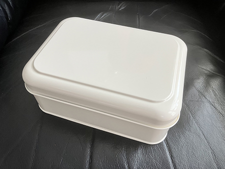 Beige plåtburk från IKEA