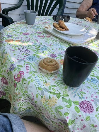 Fika med två systrar 80+