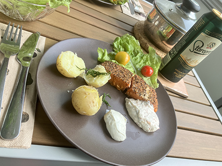 Varmrökt lax och potatis från Slottsträdgården