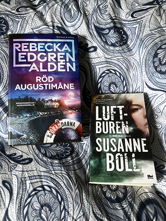 Böckerna Röd augustimåne och Luftburen
