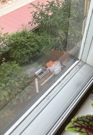 Stökigt utanför på gården