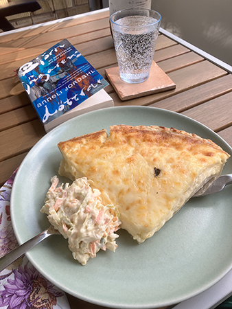 Västerbottenpaj cole slaw vatten o Björnjägarens döttrar