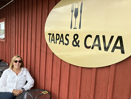Mia vid Tapas o Cava
