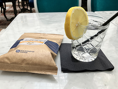 Chips och GT på hotellet