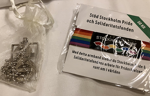 Årets Dog Tag och ett armband till stöd för Sthlm Pride och Solidaritetsfonden