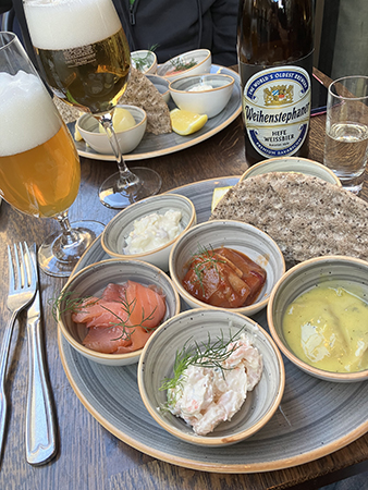 Skärgårdstallrik med öl och snaps Drottninghof