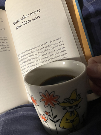 Kapitelrubrik Vissa saker måsta man klara själv o kaffe på sängen