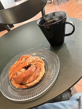 Kanelbulle och kaffe på St Pauls bageri