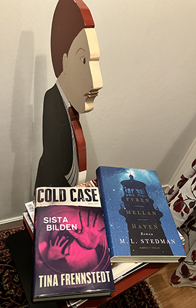 James med böckerna Cold Case Sista bilden och Fyren mellan haven