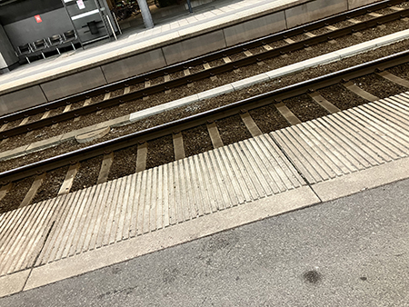 Tågspår från perrongen