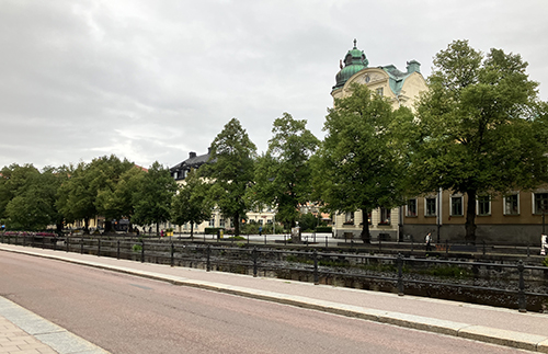 Västra Ågatan vid ån