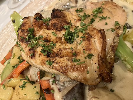 Majskyckling med svampsås och grönsaker Granhof