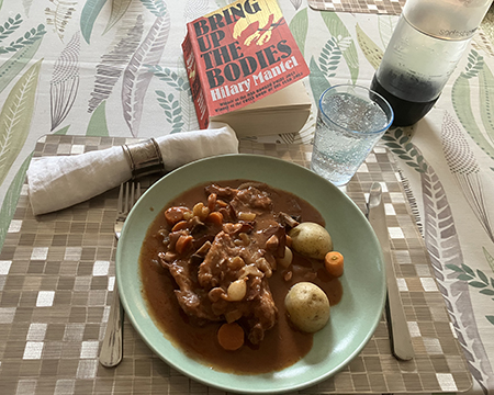 Annas Coq au vin vatten o boken Bring up the bodies