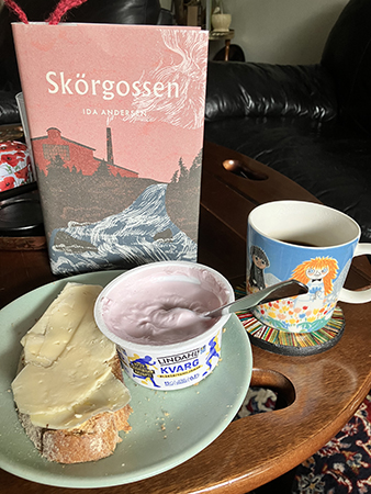 Eftermiddagsfika med kvarg ostmacka o Skörgossen
