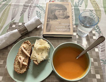 Tomatsoppa mackor vatten och boken Fråga aldrig om Marianne