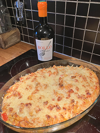 Bollo Sangiovese 2020 och kycklinggratäng med ris paprika och sås