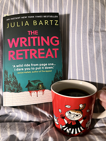 Boken The Writing retreat och kaffe på sängen