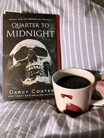 Boken Quarter to midnight och kaffe på sängen